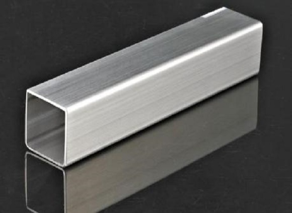 304拉丝jbo官网管会生锈吗